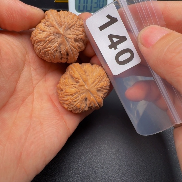 文玩核桃把件W****l玉尊