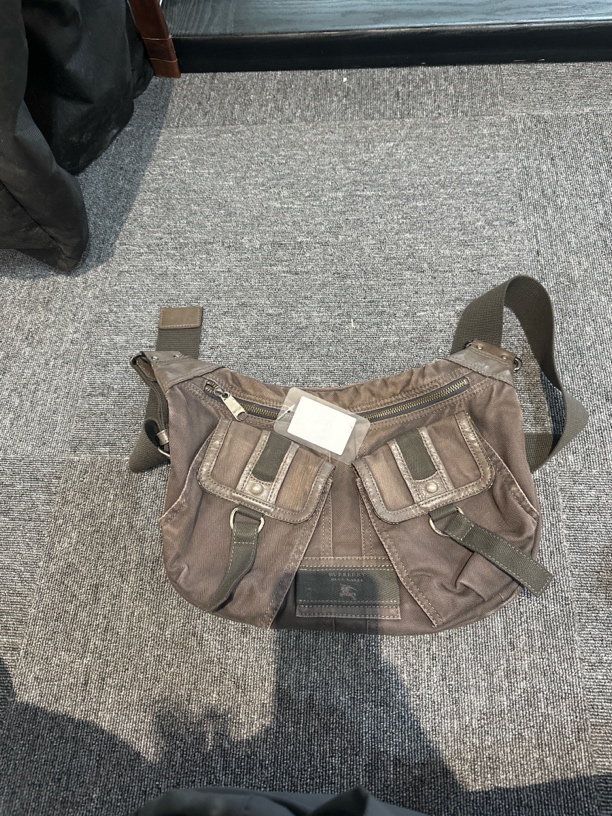 95新 BURBERRY/博柏利 斜挎包/巴宝莉/r89