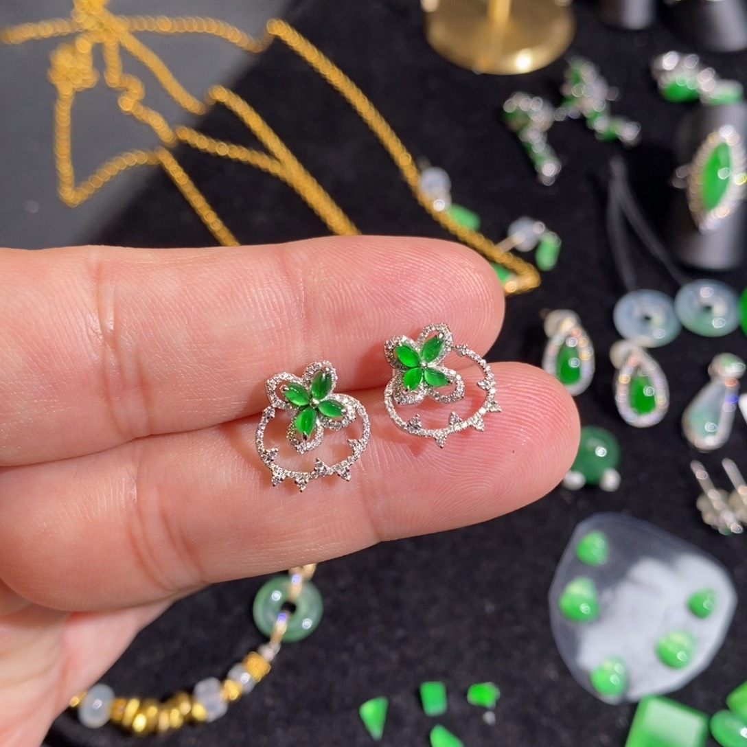 翡翠耳钉18K金镶嵌绿随形耳钉