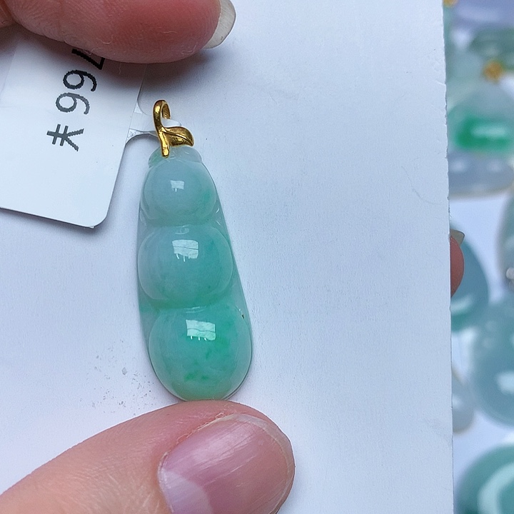 翡翠颈饰18K金镶嵌豆子