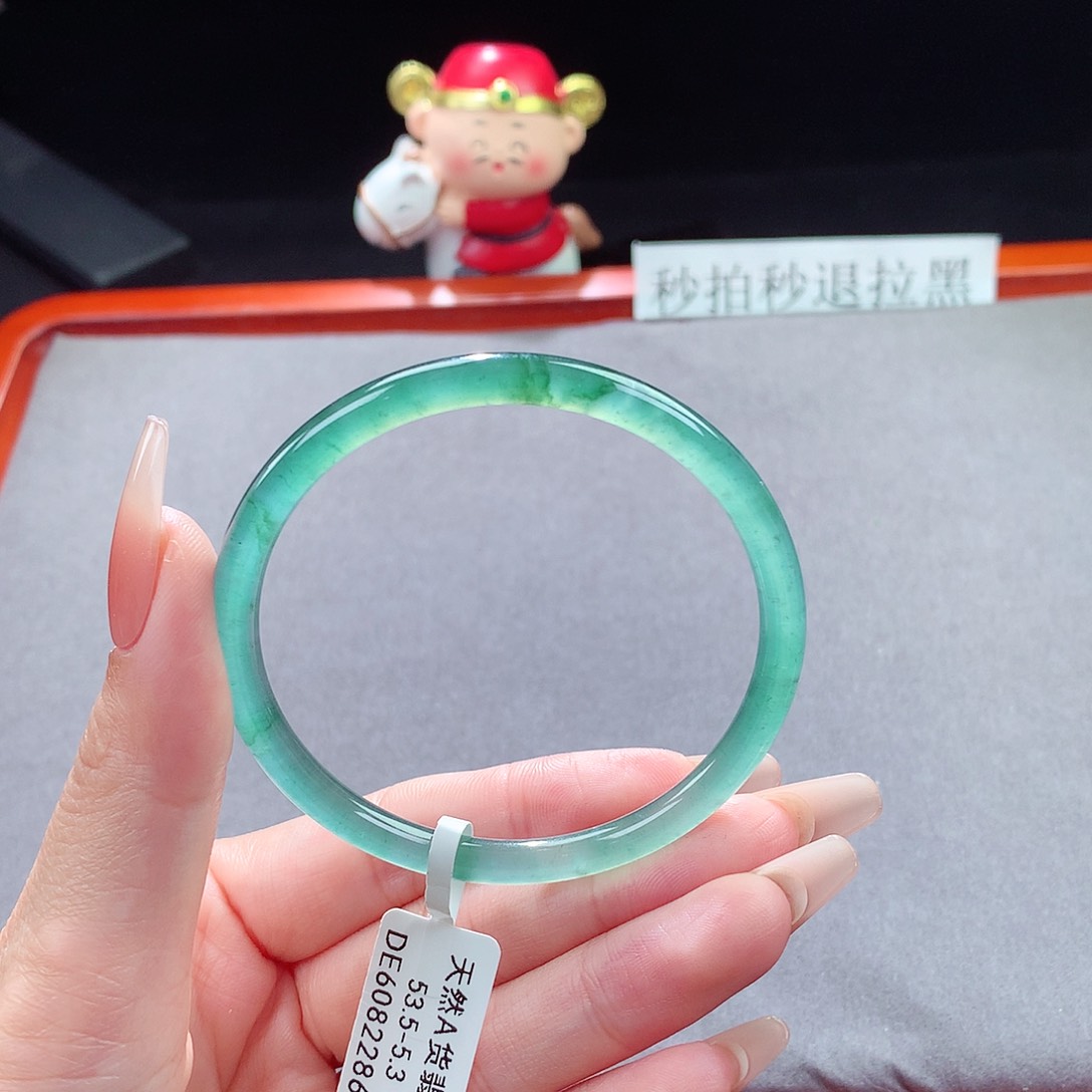 翡翠手镯未镶嵌天然