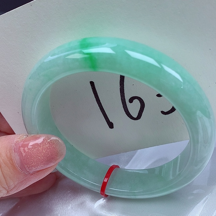 翡翠手镯未镶嵌翡翠