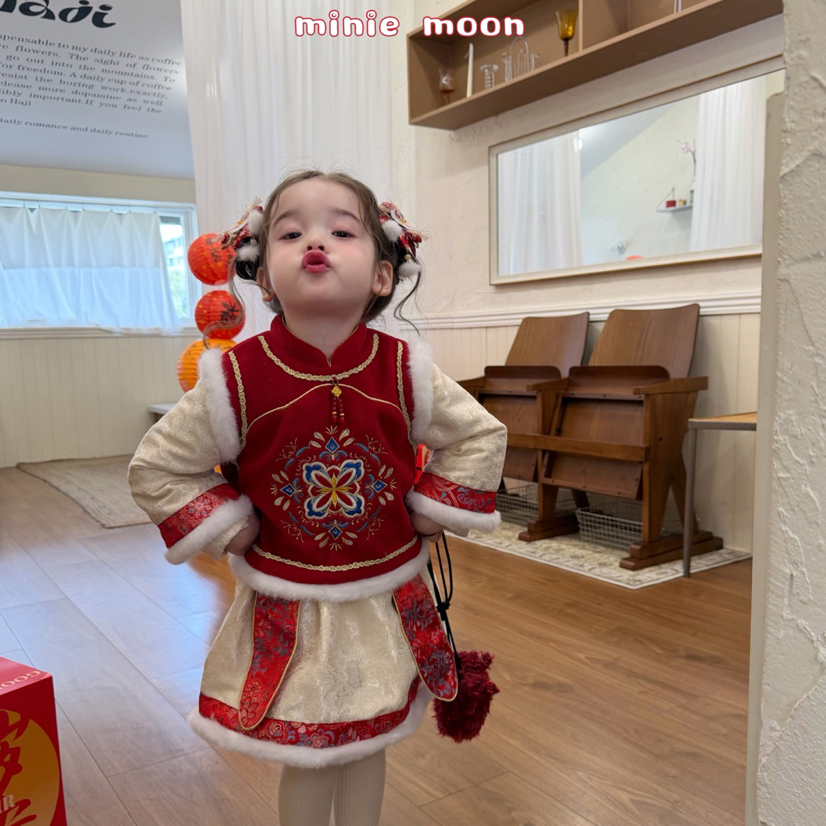小月亮25冬季女小童中国风拜年服套装加厚红色刺绣唐装半裙新中式