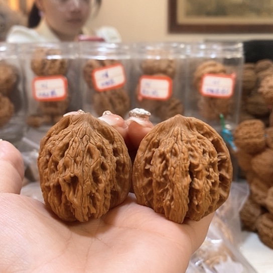 文玩核桃吊坠杀****晶41麦虎尖有伤