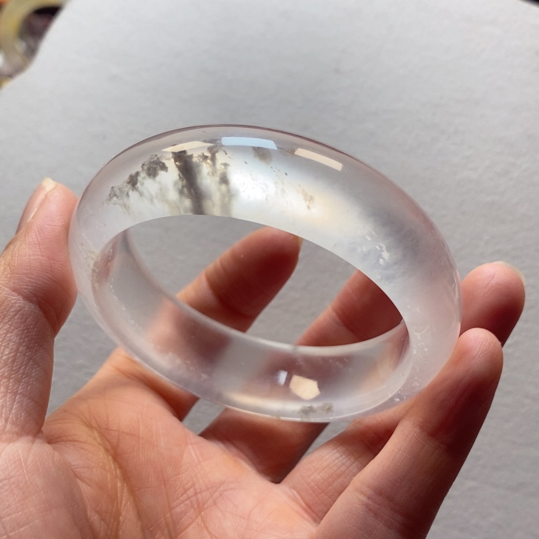 石英质玉手镯未镶嵌山****司