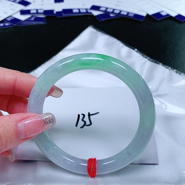 翡翠手镯（圆镯）未镶嵌