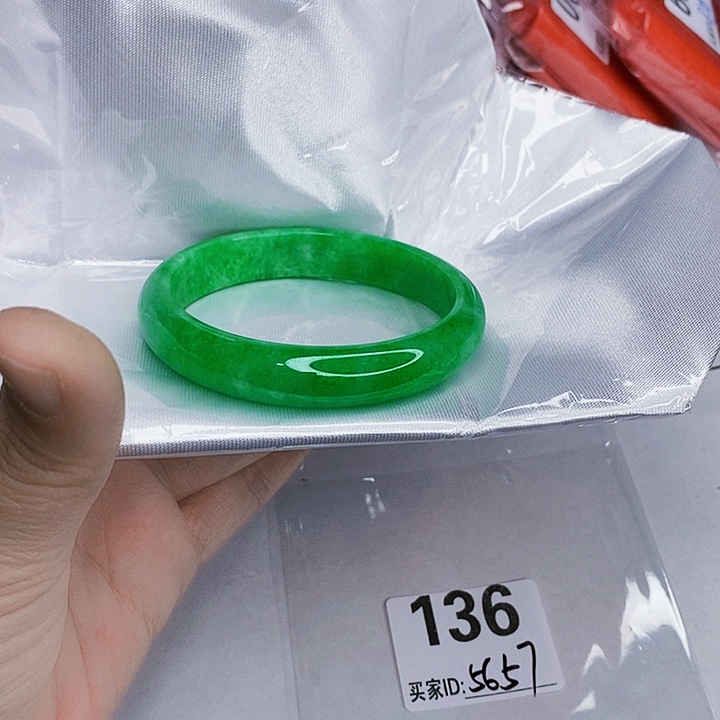 翡翠未镶嵌手镯一图一物实物为准（微瑕处理）