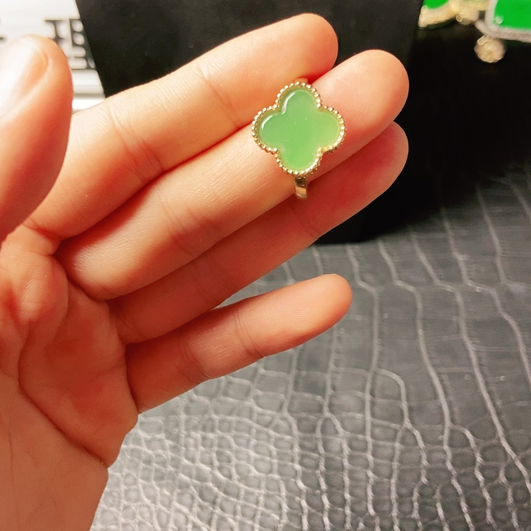 翡翠18K金镶嵌颈饰戒指