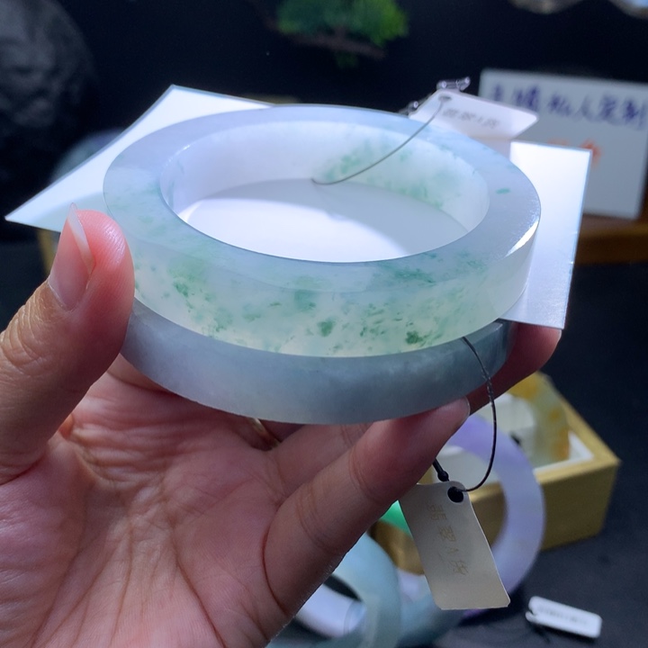 定制翡翠未镶嵌翡翠手镯