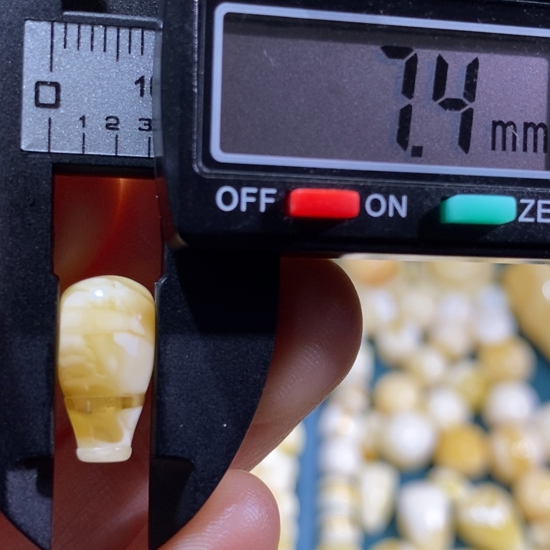 蜜蜡裸石未镶嵌配饰