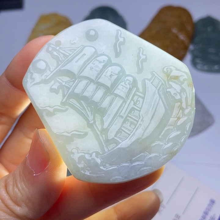 翡翠颈饰未镶嵌翡翠