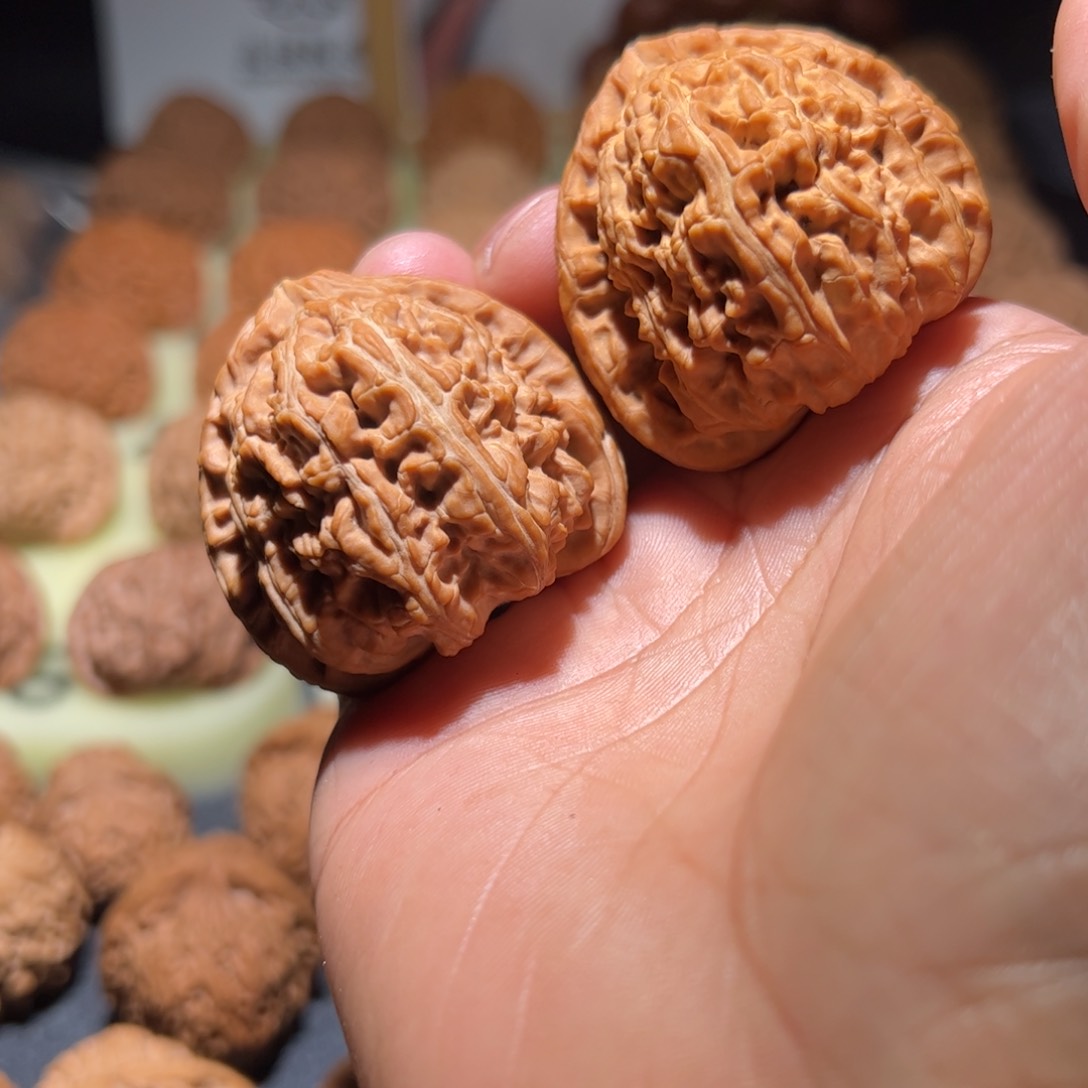 文玩核桃吊坠42三角白