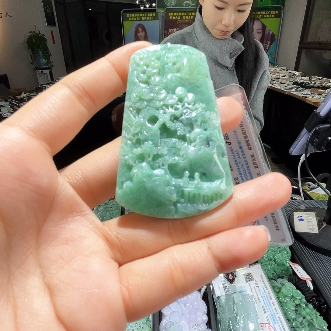 颈饰未镶嵌翡翠一