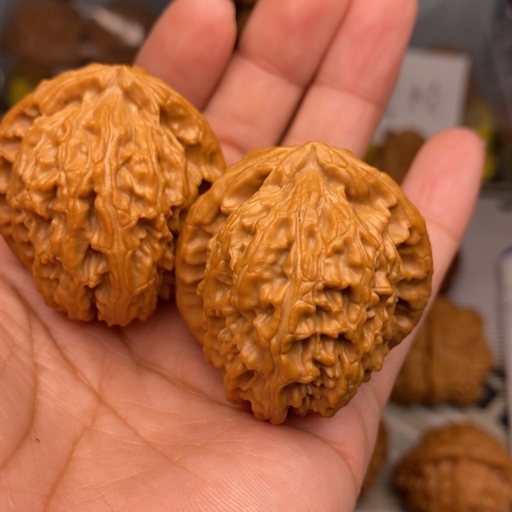 把件桃核一**洞啊狮子头