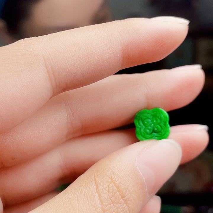 翡翠未镶嵌颈饰多样性
