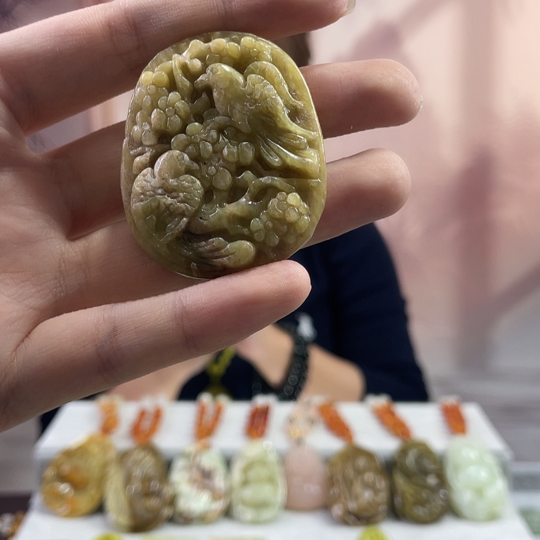 蛇纹石玉未镶嵌吊坠(赠链)