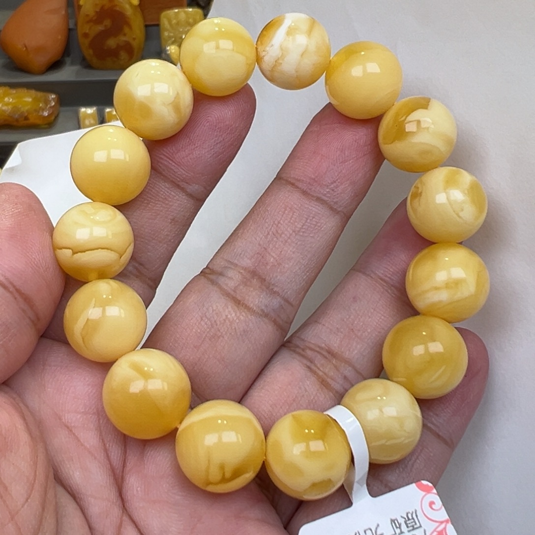 蜜蜡未镶嵌珠宝奇石14加26.38克