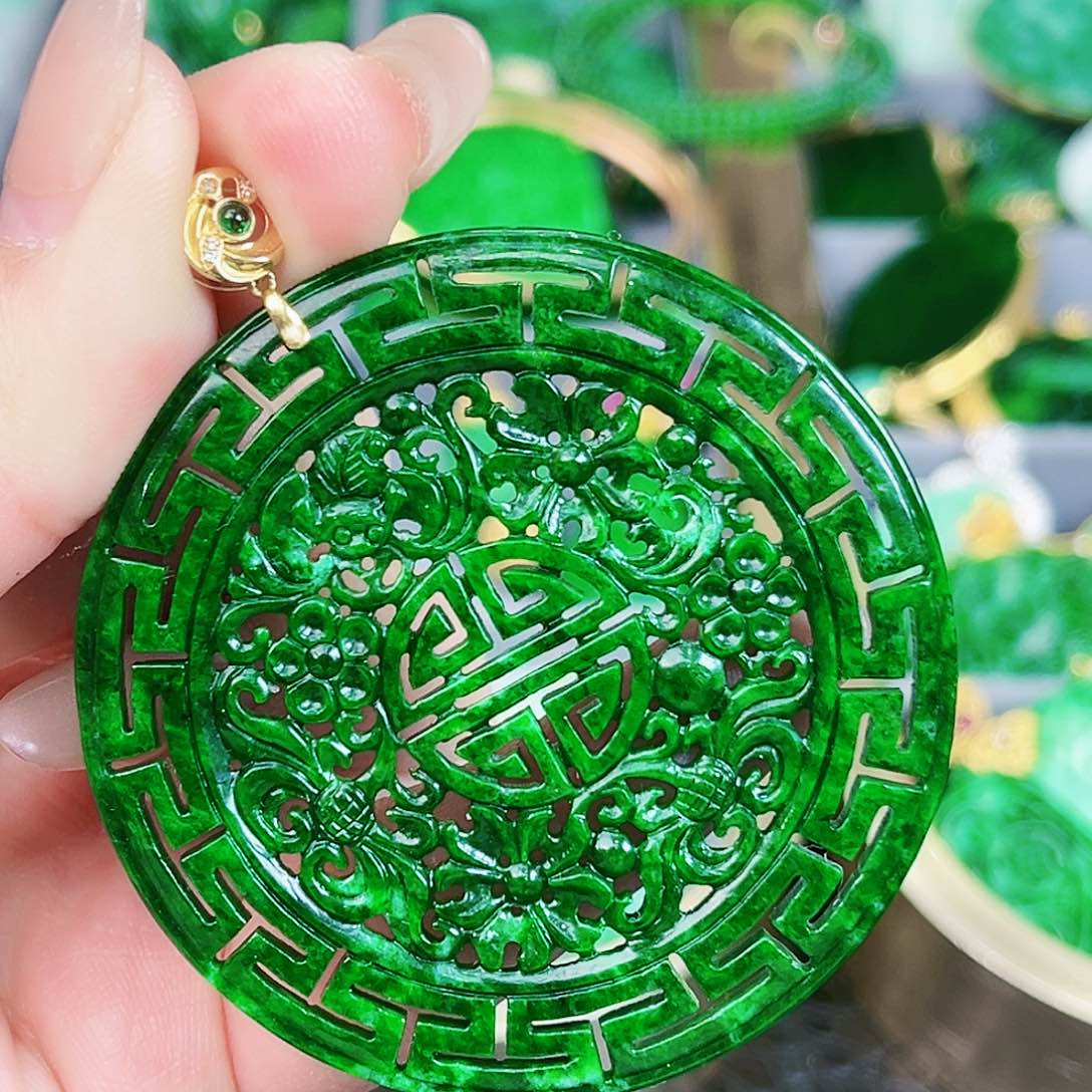 翡翠颈饰18K金镶嵌吊坠