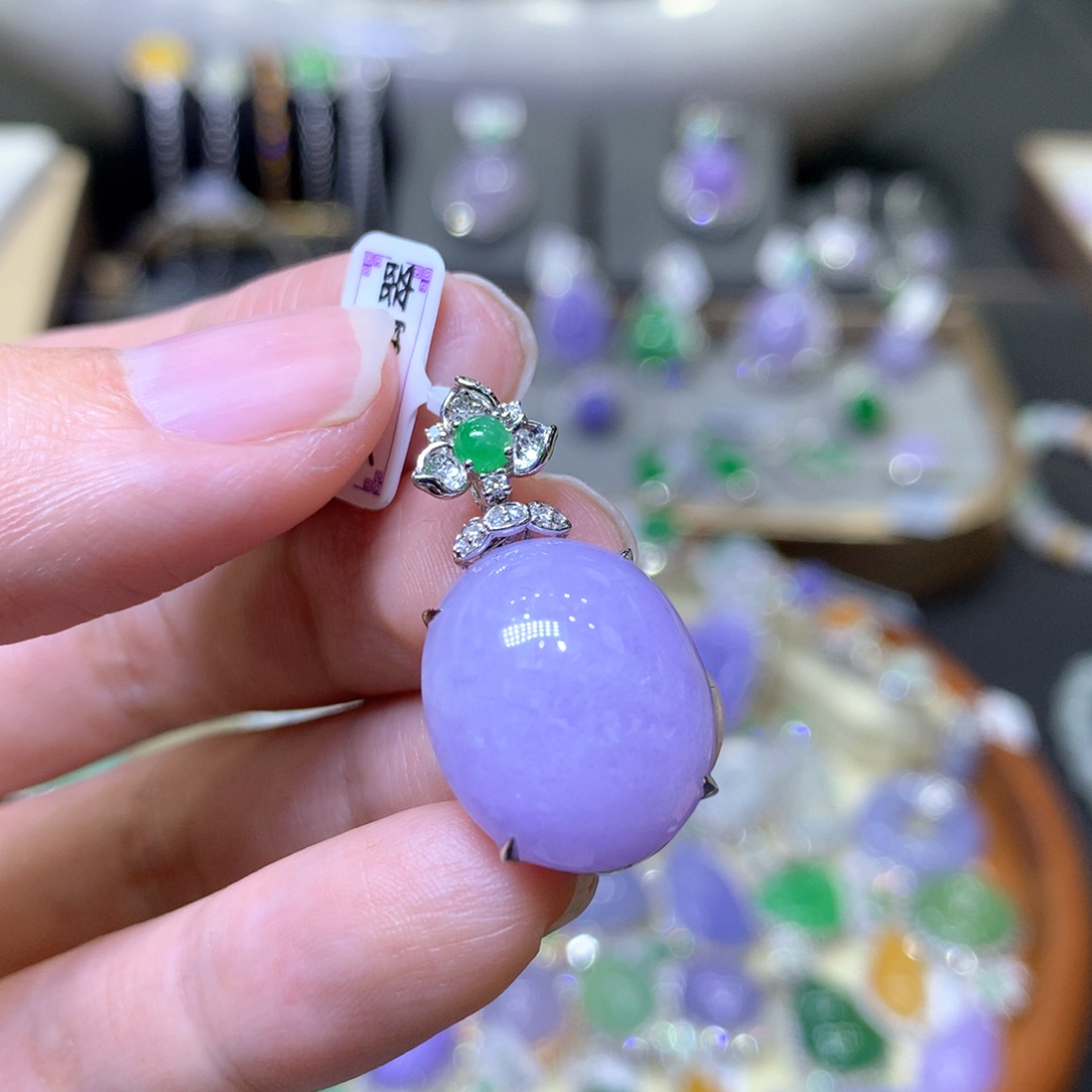 【闪购商品】翡翠颈饰18K金镶嵌翡翠吊坠项链