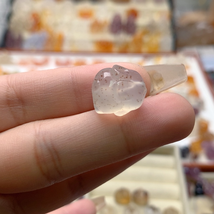 玛瑙/玉髓未镶嵌玛瑙草花兔子