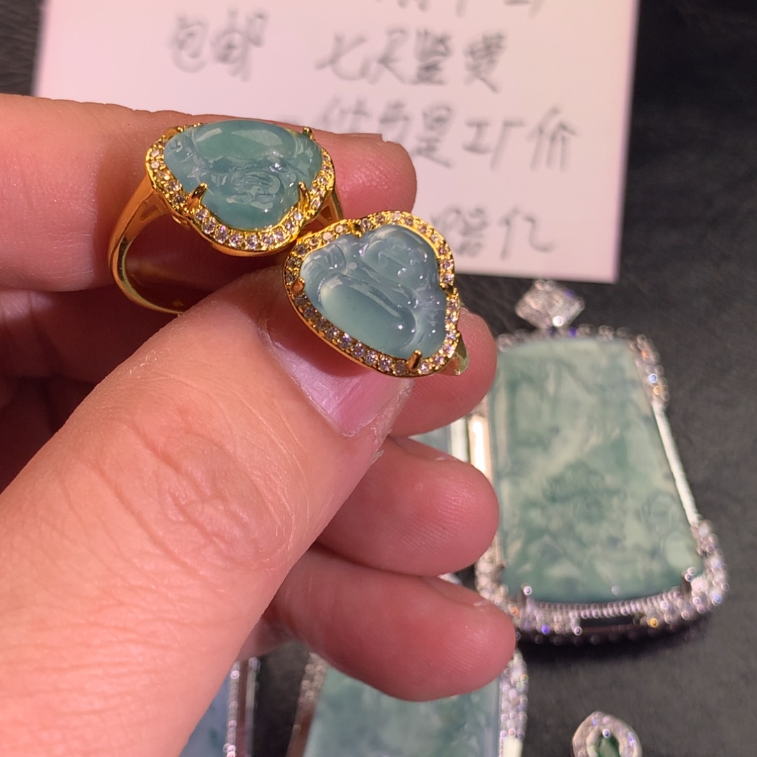 翡翠颈饰未镶嵌佛公戒指