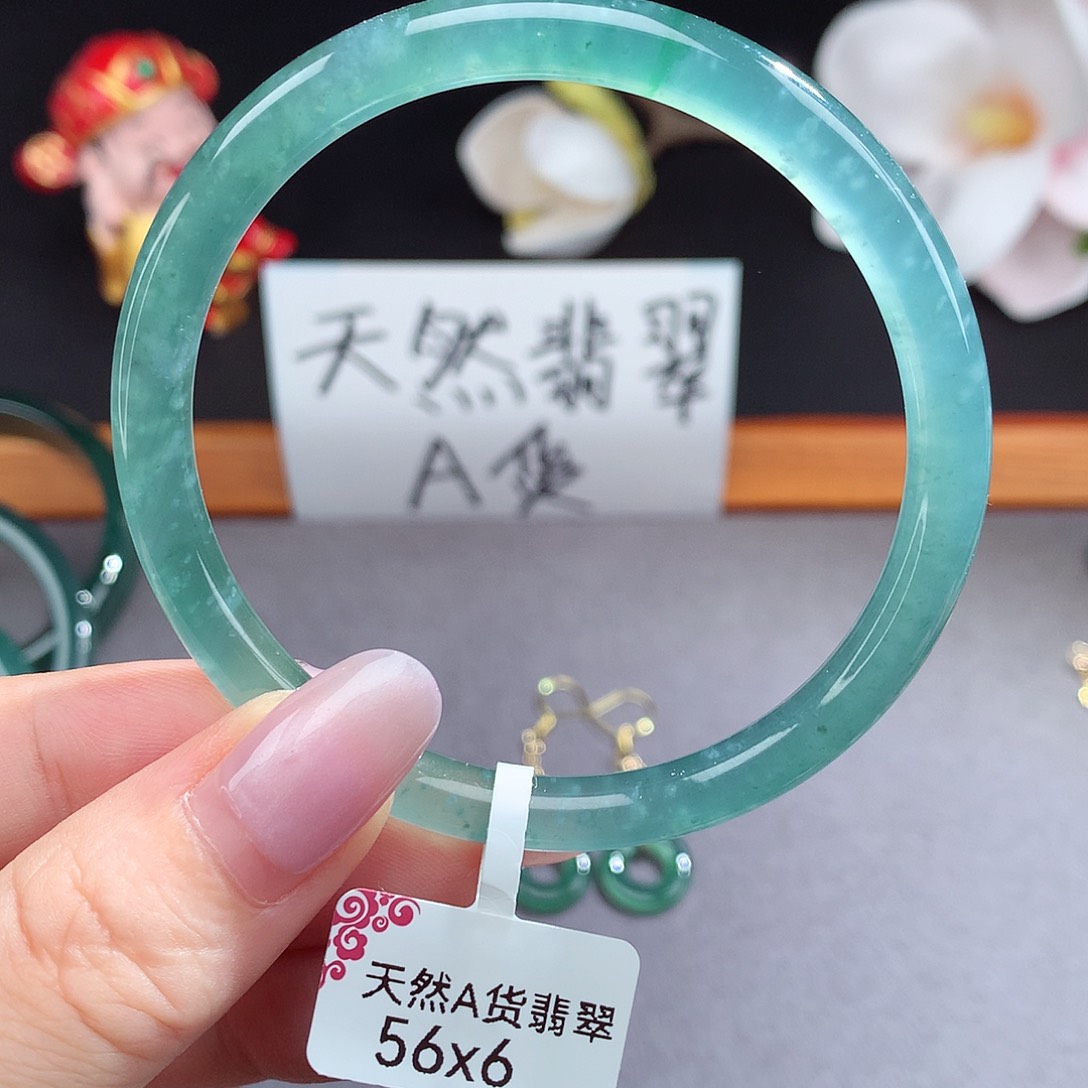 翡翠手镯（圆镯）未镶嵌