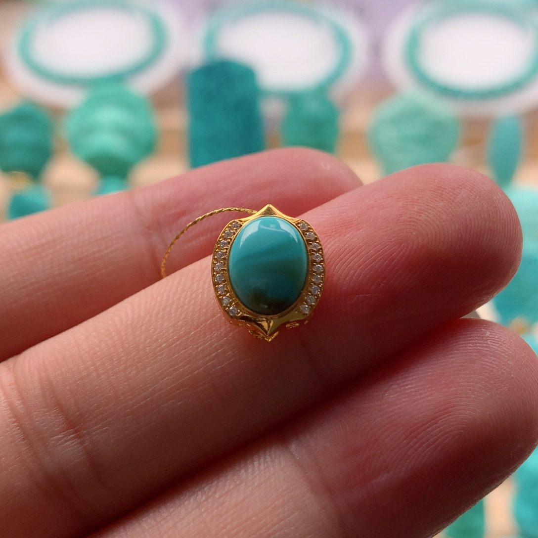 绿松石背云18K金镶嵌