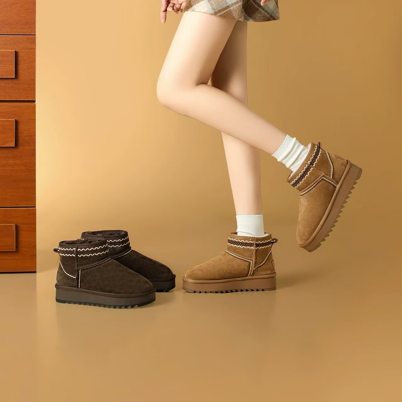 600-909    新款加绒加厚保暖百搭流行时尚雪地靴女