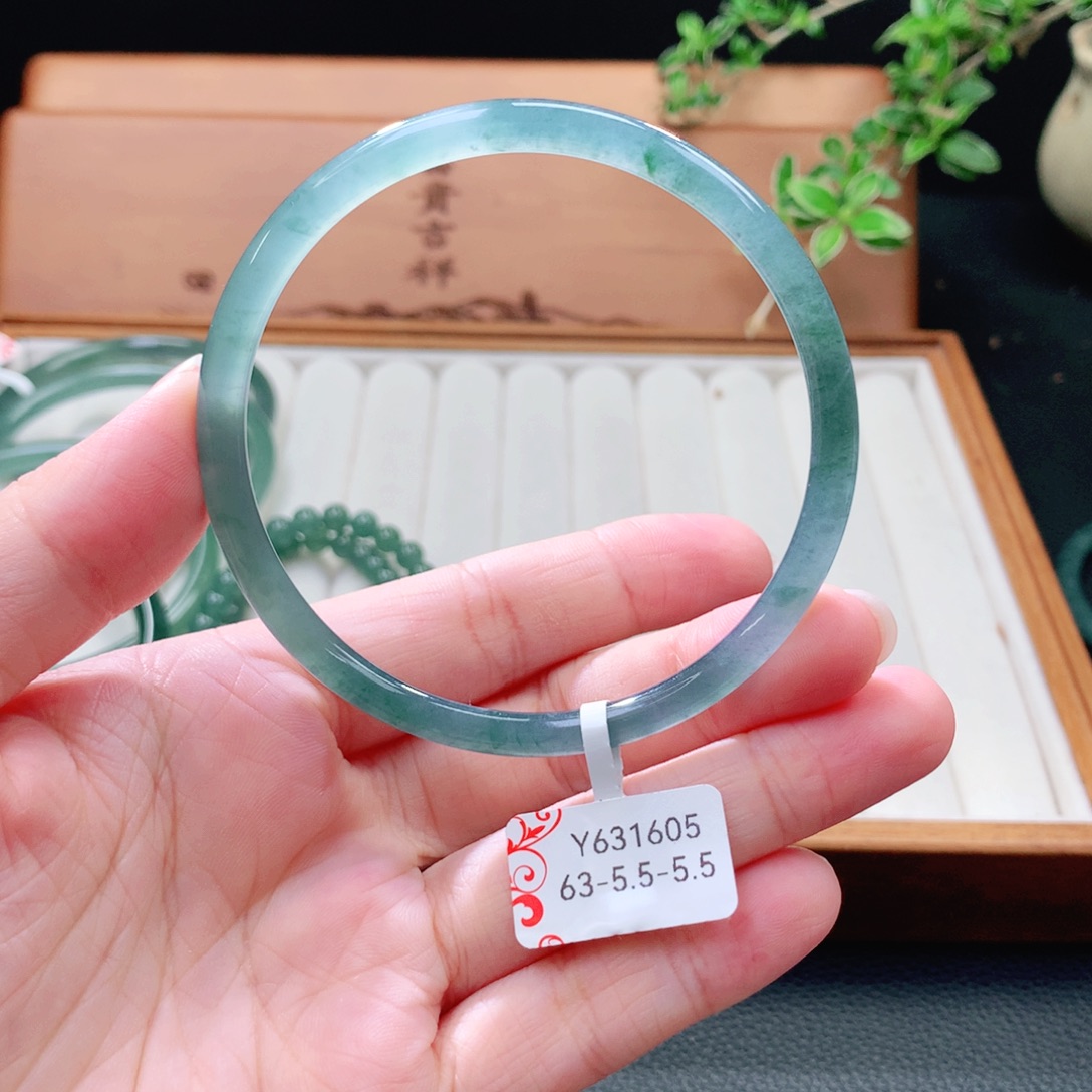 未镶嵌手镯（圆镯）翡翠