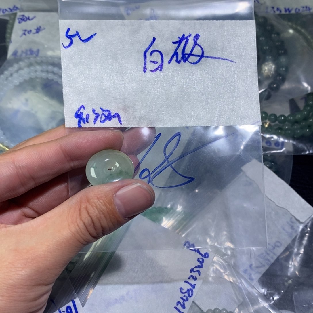 定制翡翠未镶嵌白*
