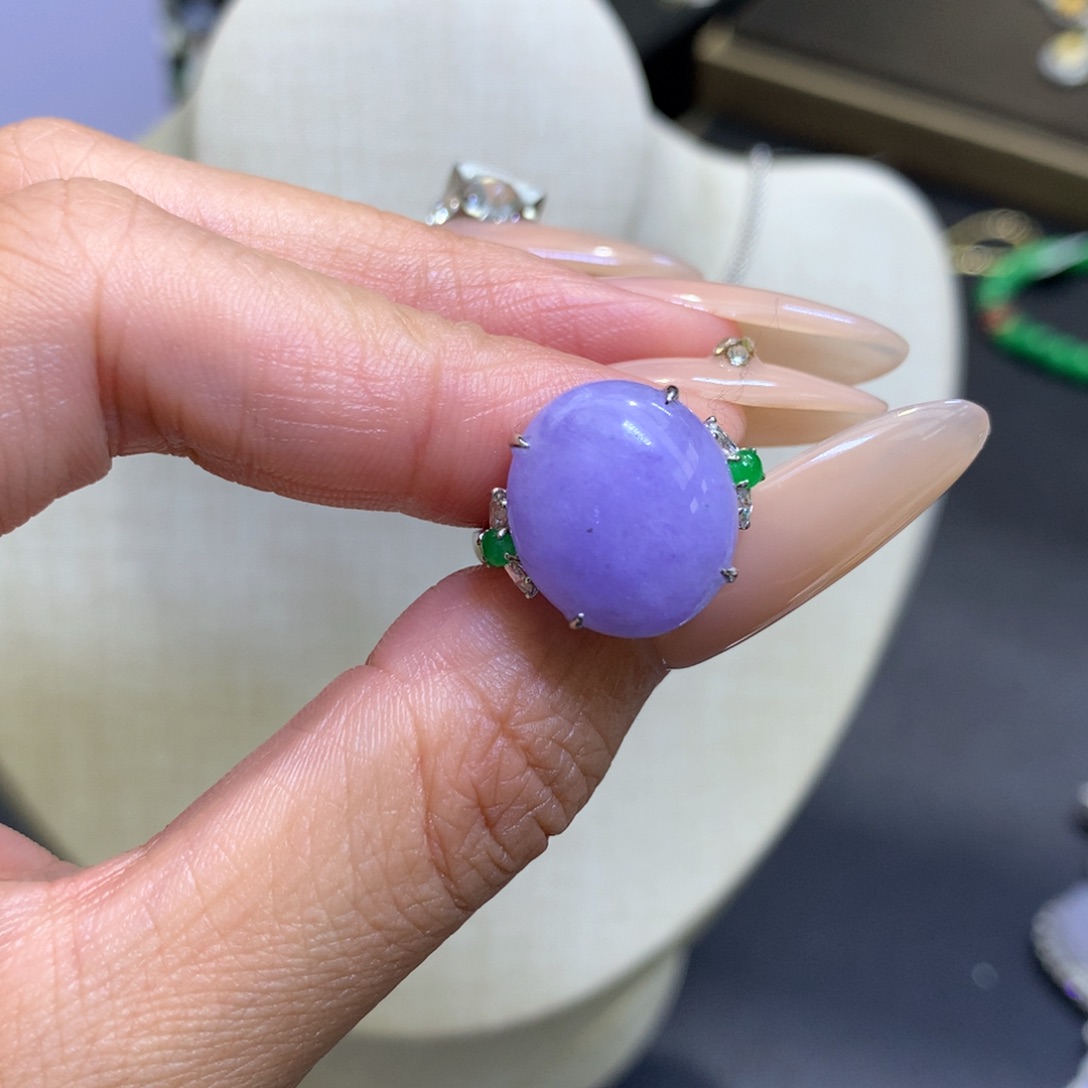 颈饰18K金镶嵌翡翠