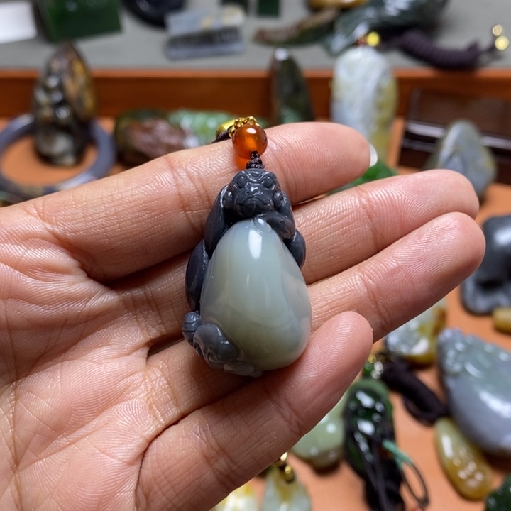 和田玉颈饰未镶嵌曲