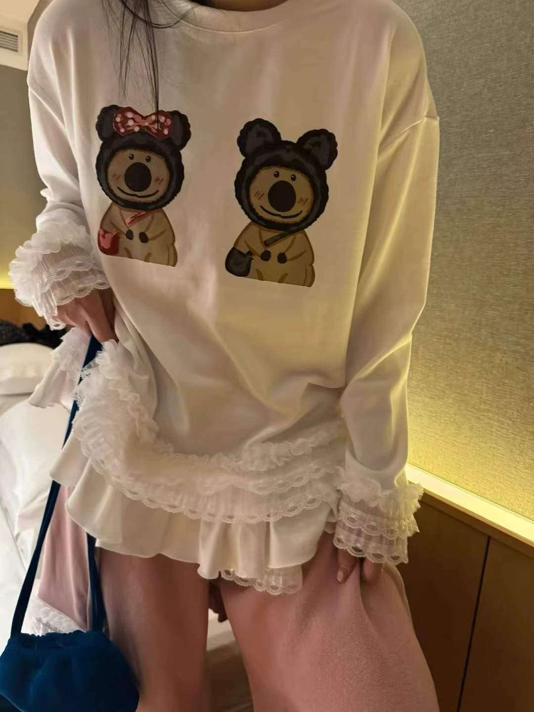 coffee小姐2025冬季新款韩版卡通印花拼蕾丝边圆领宽松长袖T恤女