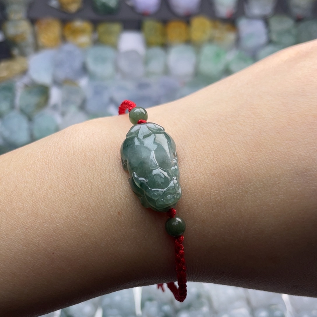 翡翠颈饰未镶嵌貔貅