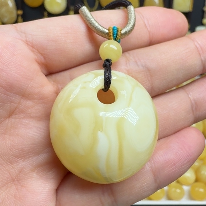 蜜蜡未镶嵌珠宝奇石