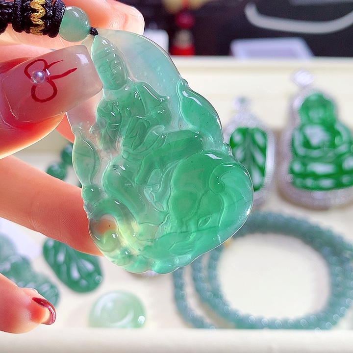 翡翠颈饰未镶嵌天然