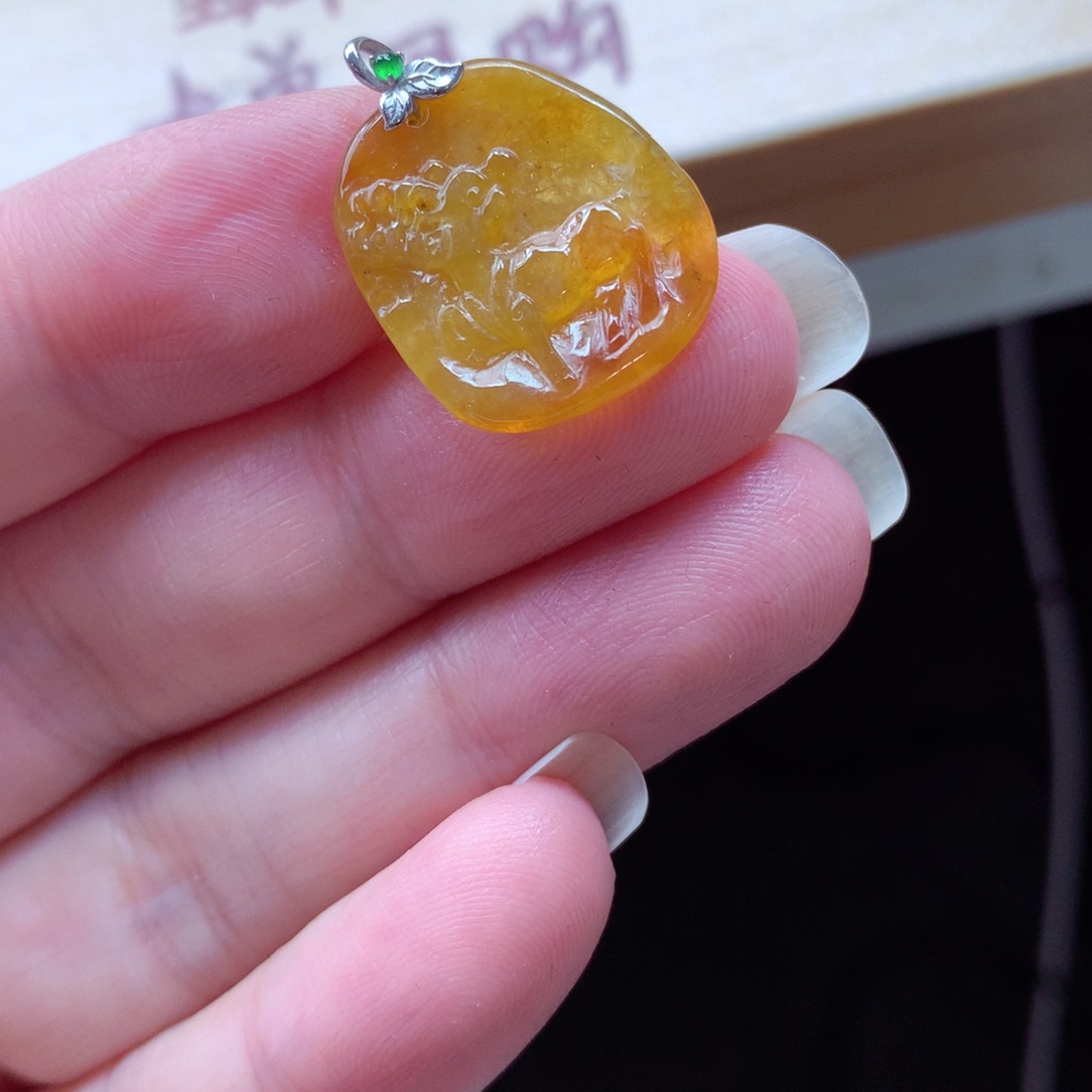翡翠颈饰18K金镶嵌吊坠