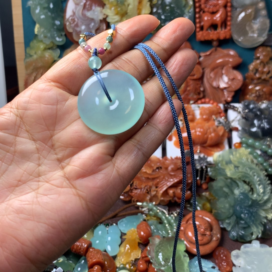 魏***馨蛇纹石玉未镶嵌挂坠