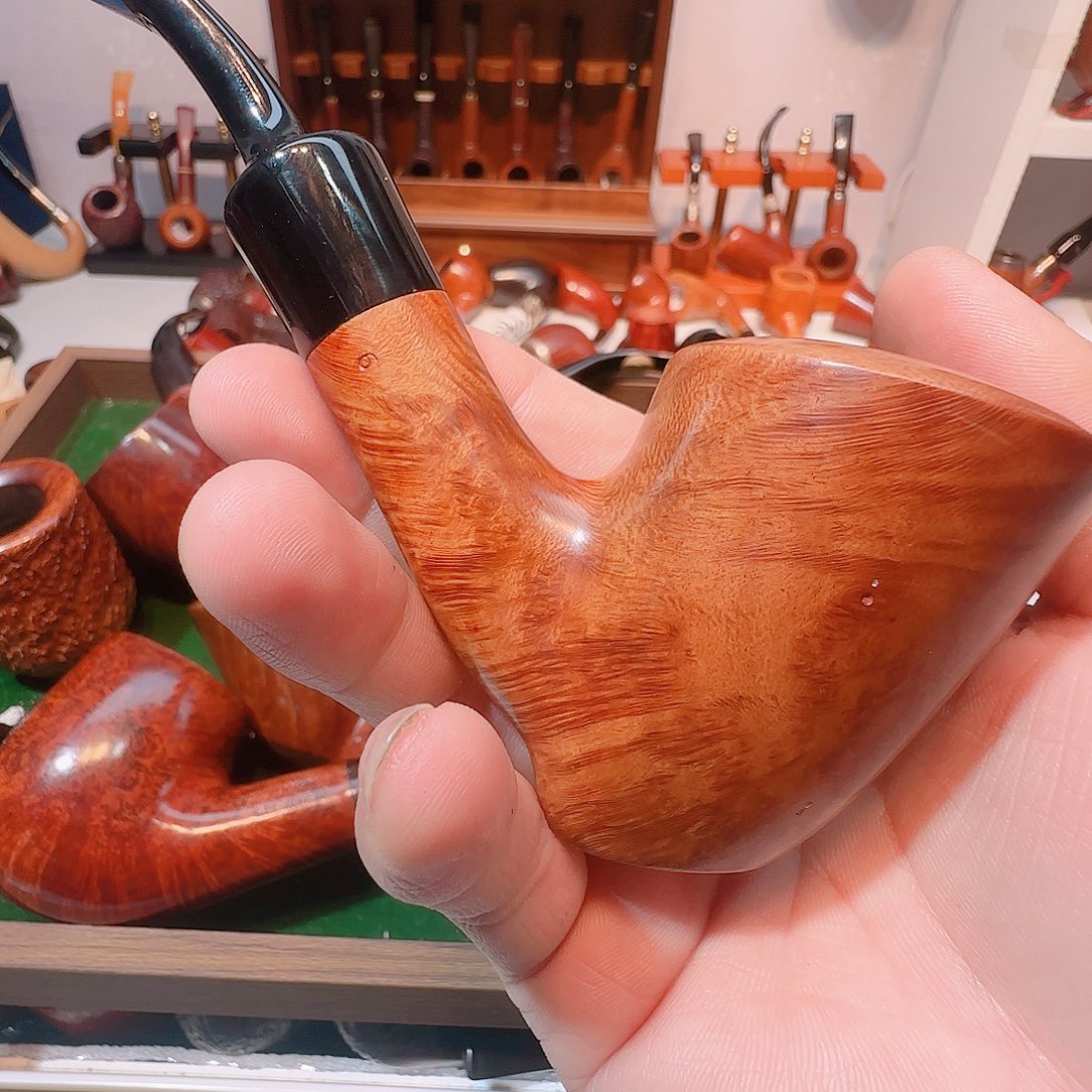 摸***肚老英俊，威尔士亲王，石楠木工艺品烟斗