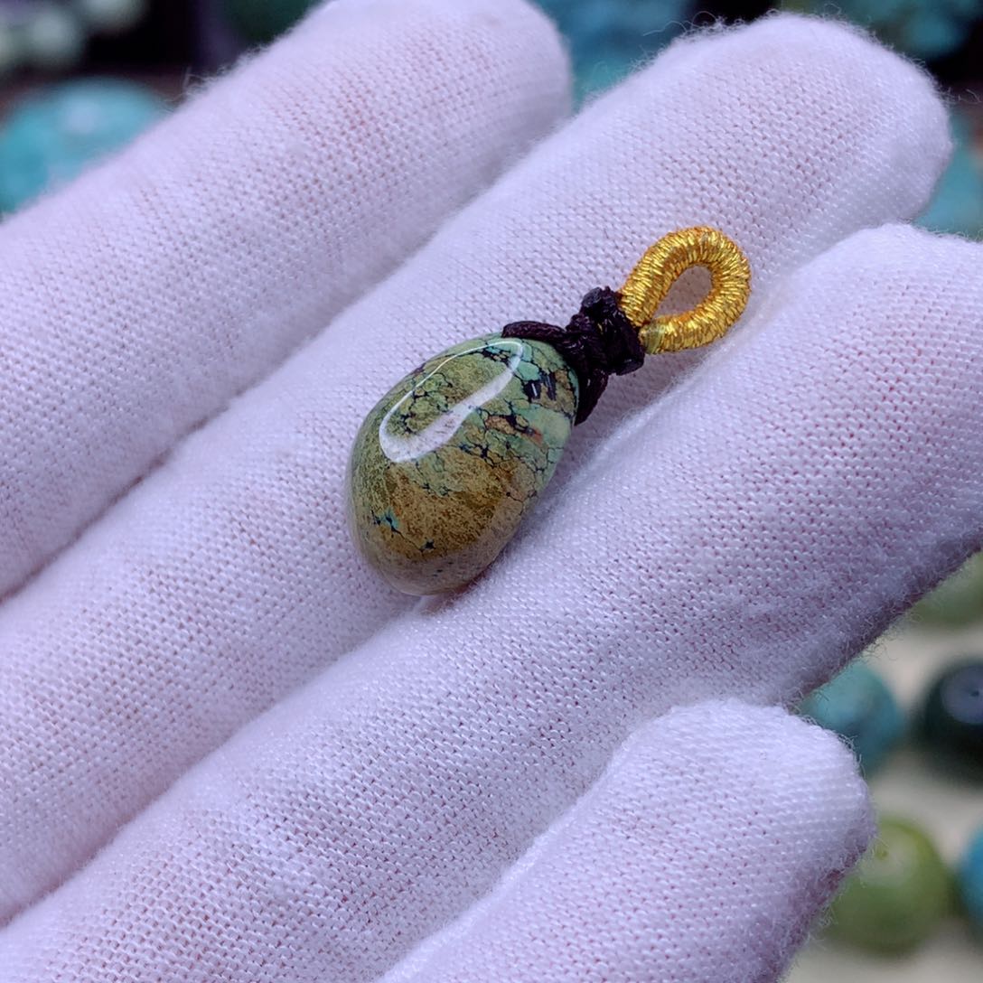 绿松石颈饰未镶嵌