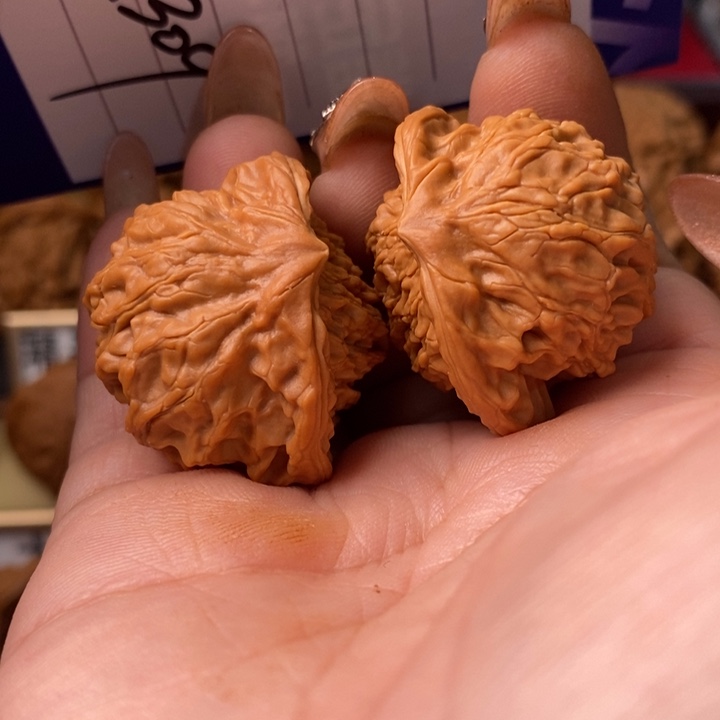 ****白桃核把件聚宝盆聚宝盆