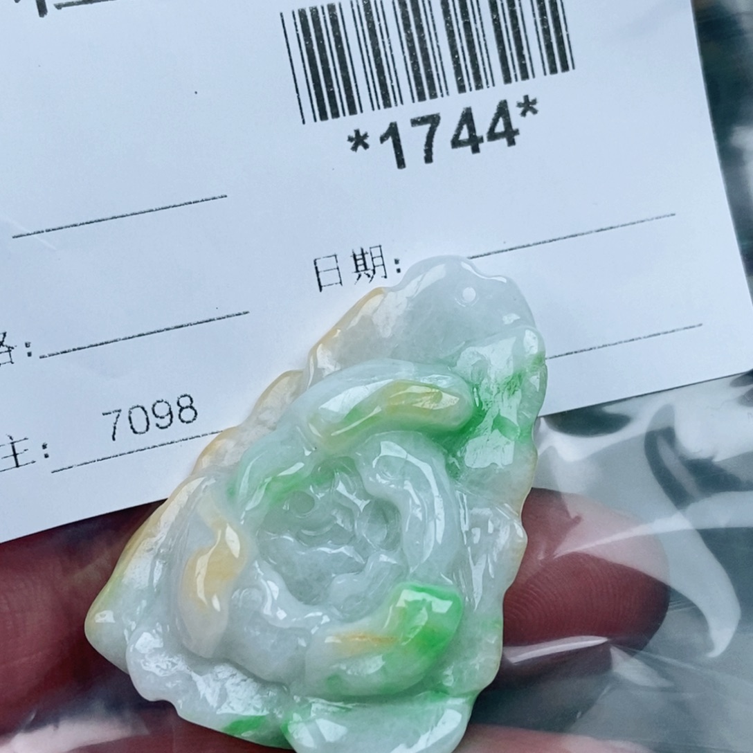 l***o翡翠未镶嵌颈饰翡翠