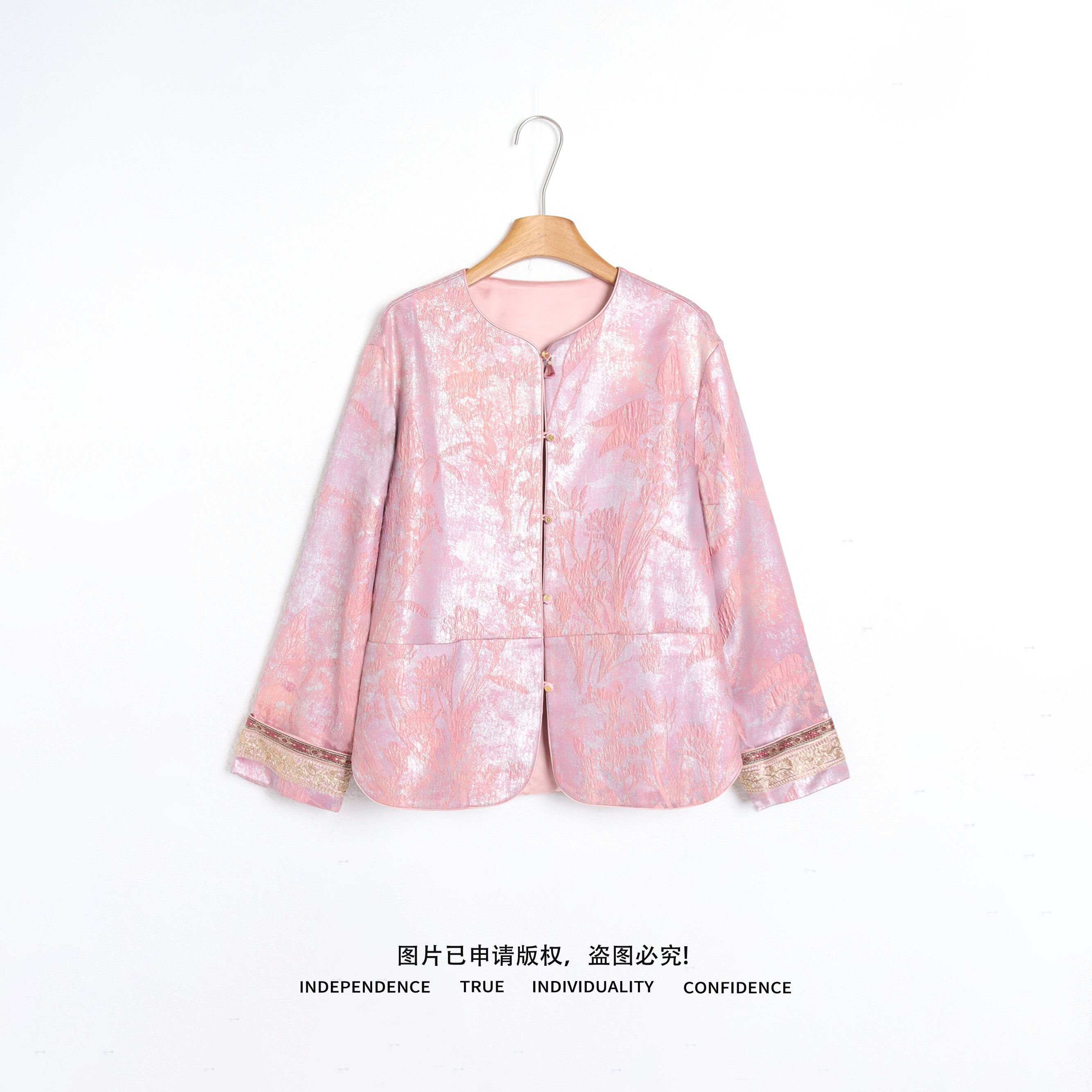 温温清版【晴天】新中式人丝琥珀流光上衣拼接袖口亮丝外套458575