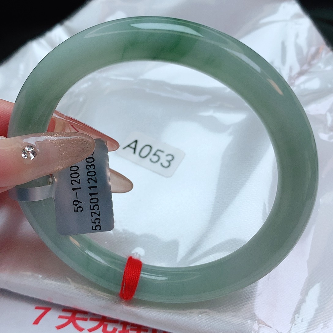 翡翠手镯未镶嵌缅甸天然a货翡翠手镯