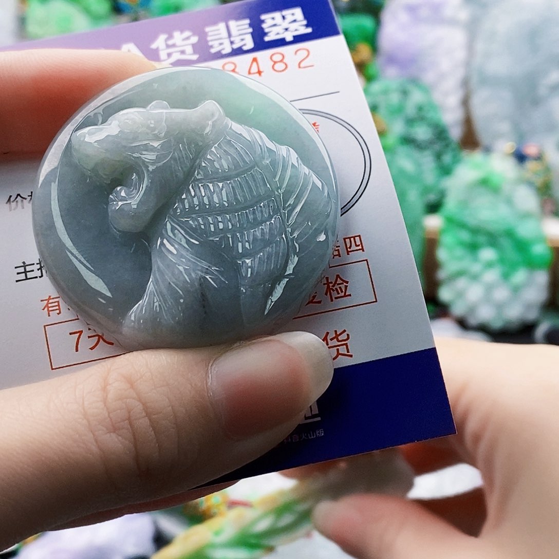 吊坠(不含链)未镶嵌翡翠