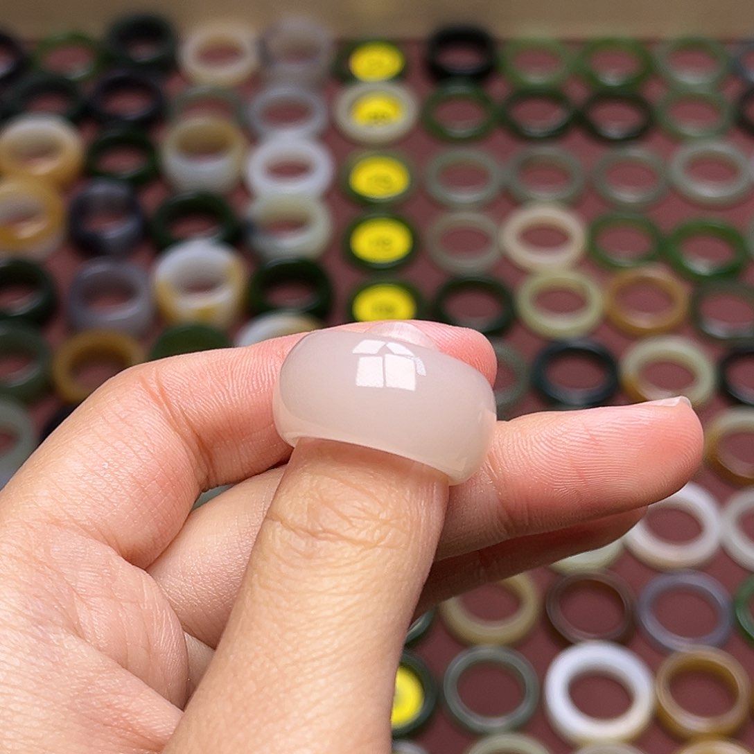 和田玉未镶嵌戒指16.7 藕粉