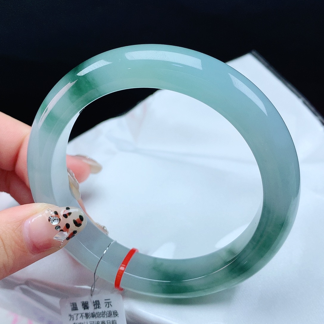 翡翠手镯未镶嵌62圈