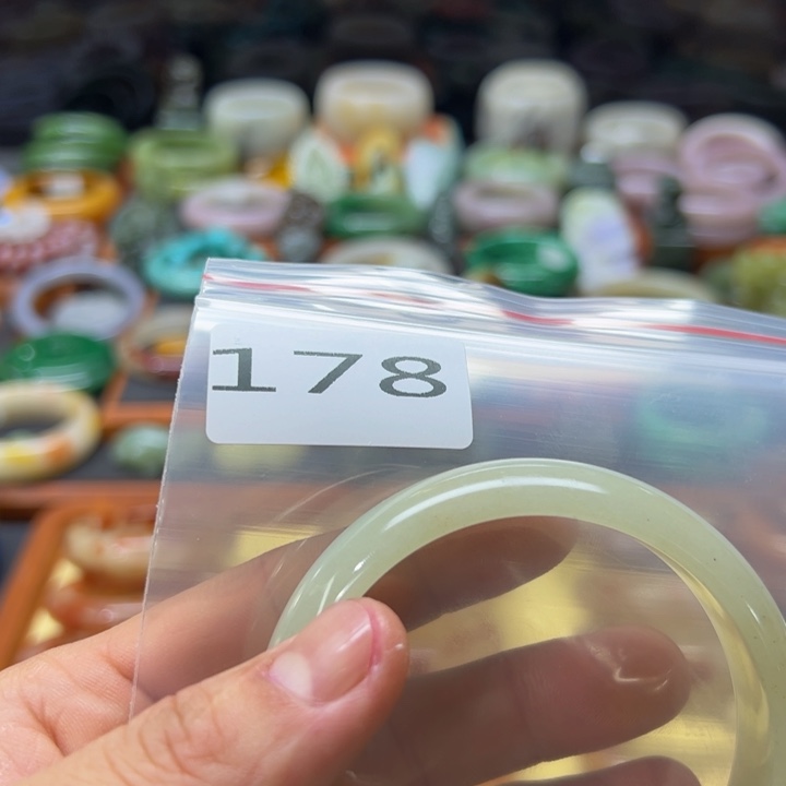 石英质玉手镯未镶嵌新**乐178