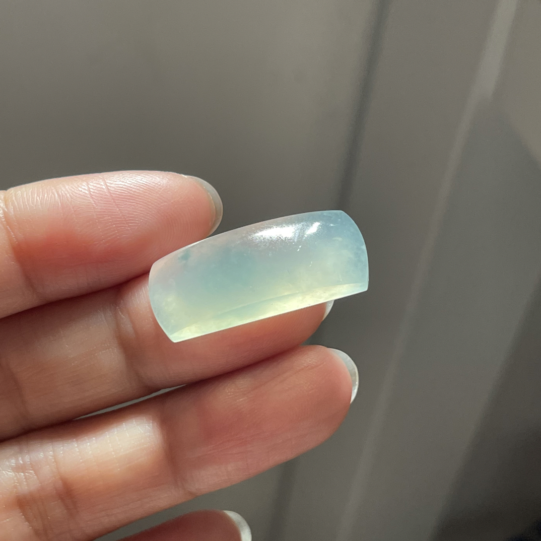 天然翡翠自然光实拍冰透光面手牌种老底子细腻