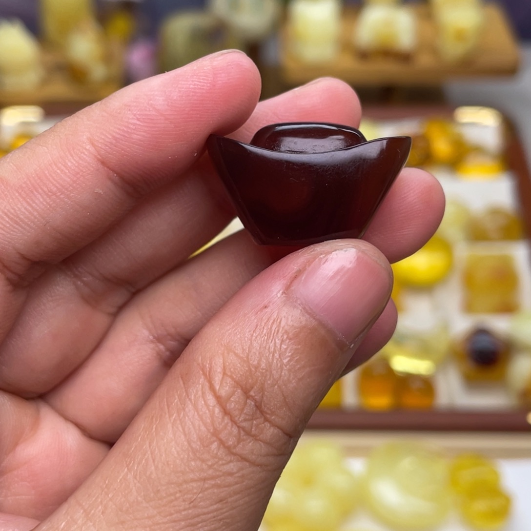 ****未镶嵌颈饰琥珀元宝